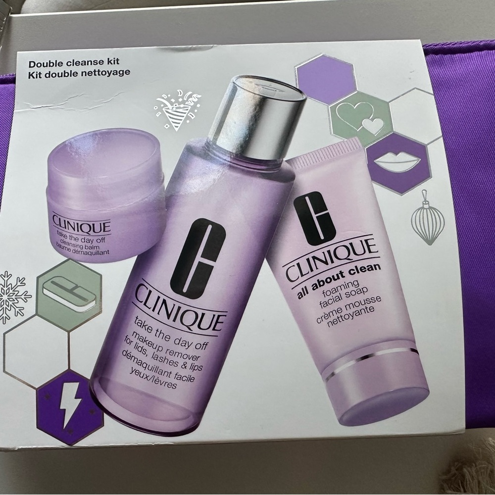 Clinique Double Cleanse Kit in Purple